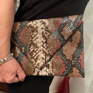 Beautiful snake pattern envelope clutch